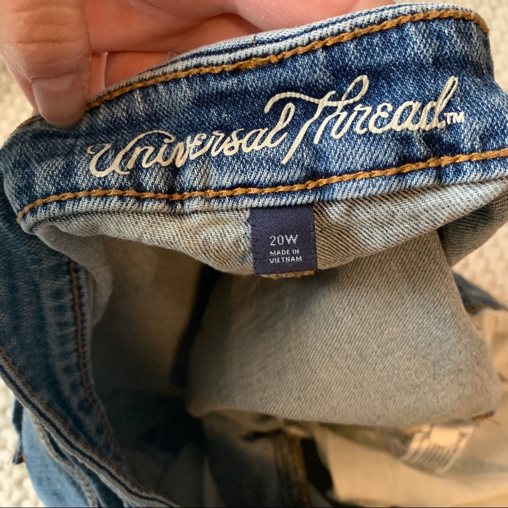 Universal Thread Shorts - Picture 2 of 4